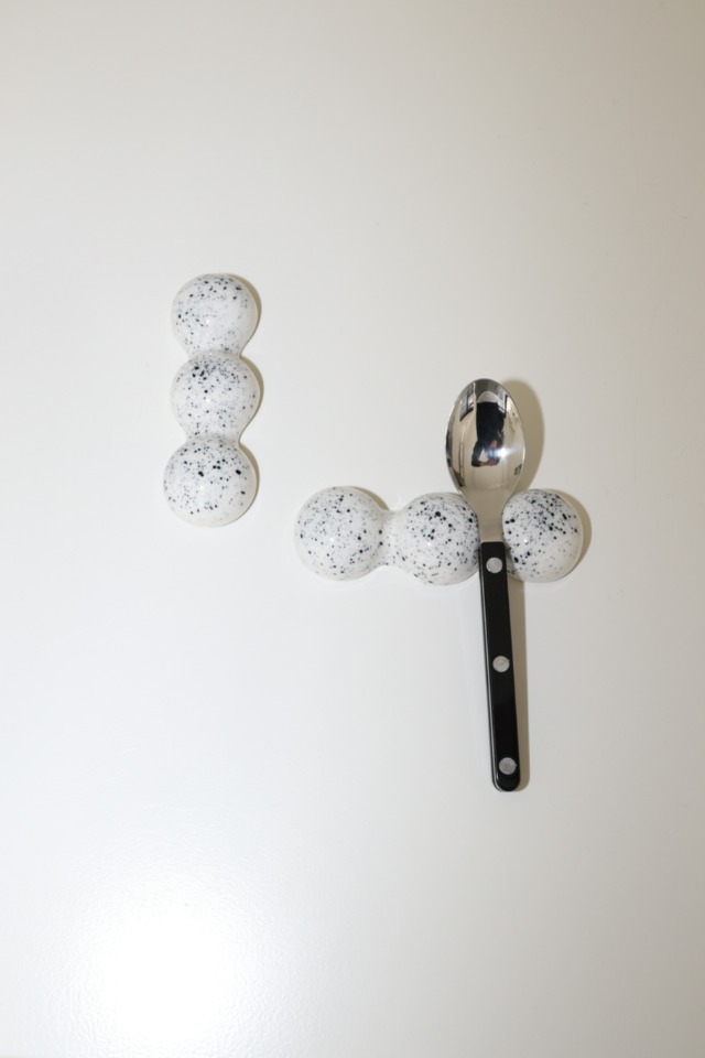 beads spoon holder(black dot)