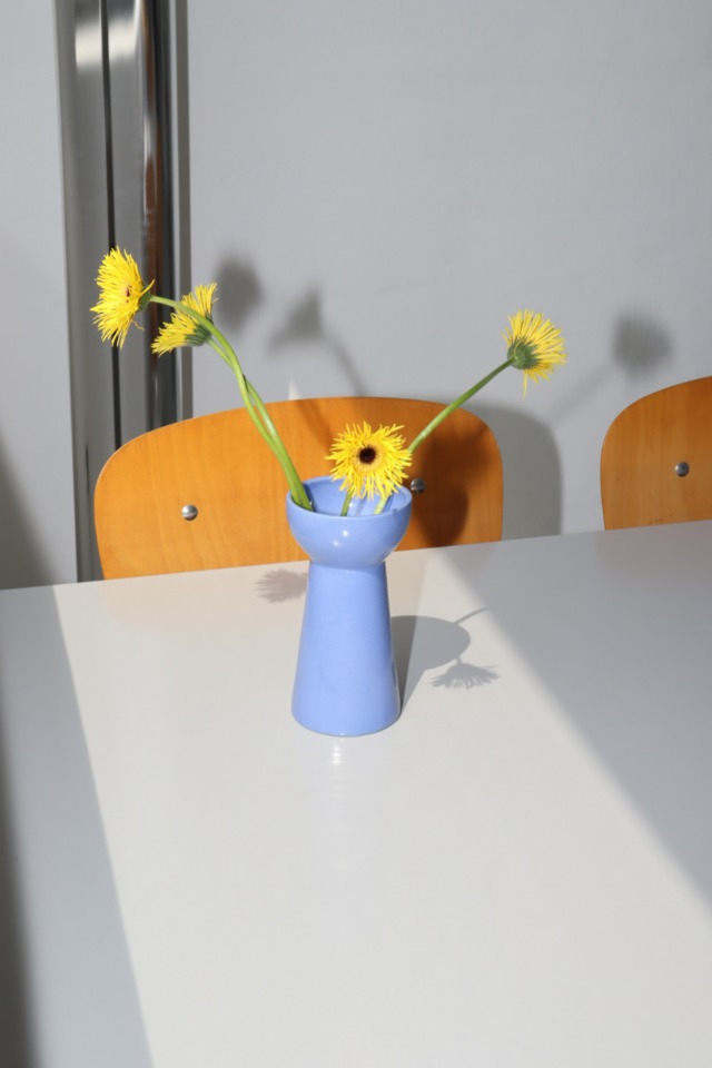 con vase(blue)