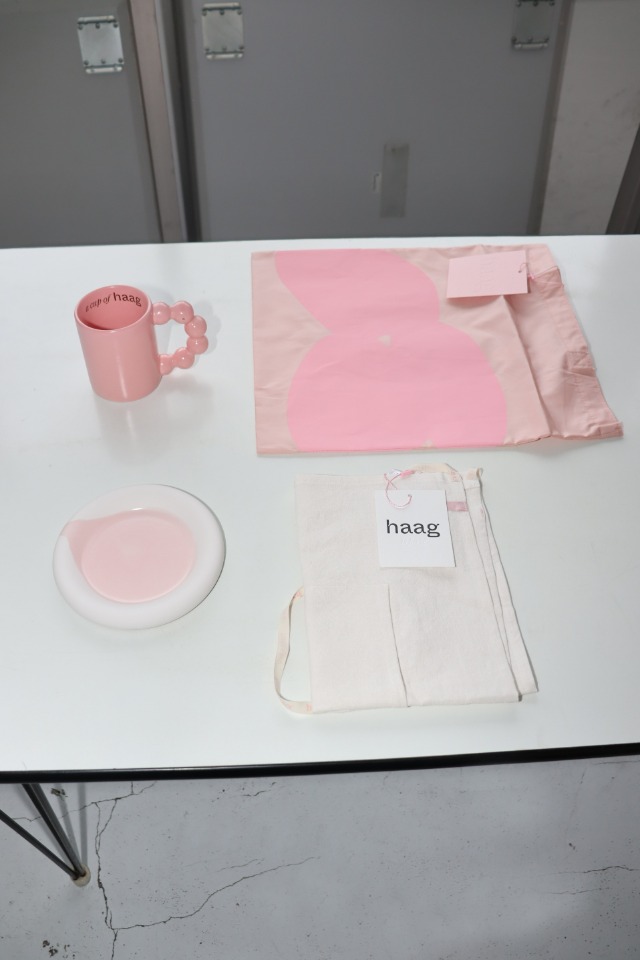 4 item set(mug,plate,bag,apron)